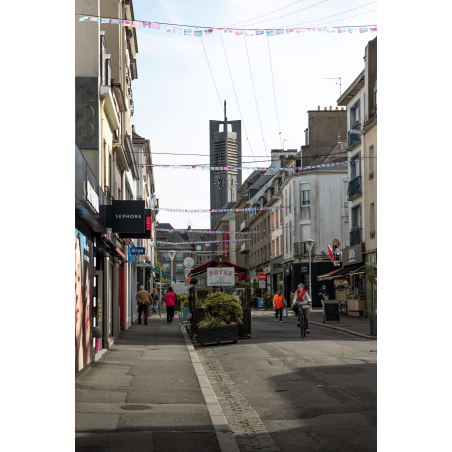 Rue de la Patrie et vue sur l'église Notre-Dame-de-Victoire dans le centre-ville de Lorient (Morbihan) - ©Hello Travelers - LBST