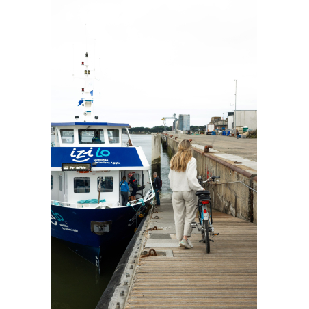 Embarquement dans le bateau bus Izilo pour Port-Louis depuis Lorient (Morbihan) - ©Hello Travelers - LBST