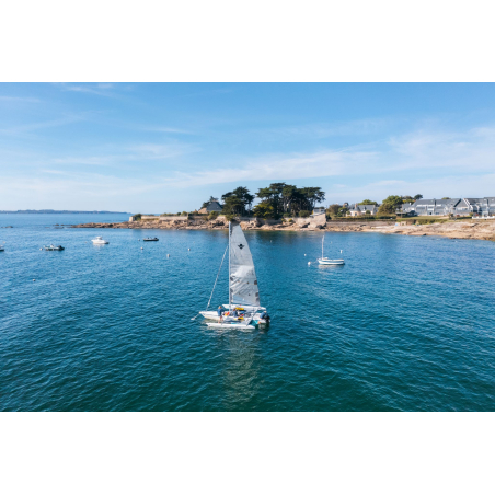 Catamaran sur la plage de Port-Fontaine à Ploemeur (Morbihan) - ©Thibault Poriel - LBST