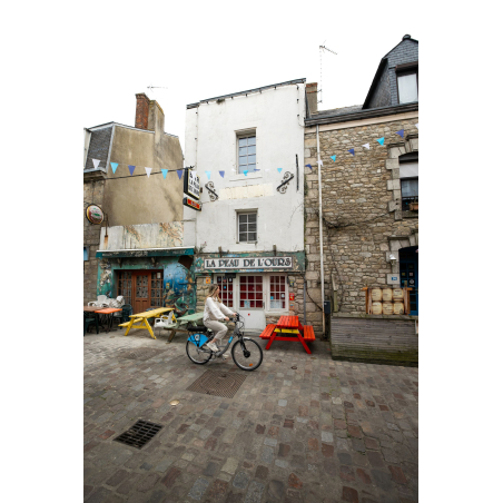 Vélo dans la Grande Rue de Port-Louis (Morbihan) - ©Hello Travelers - LBST