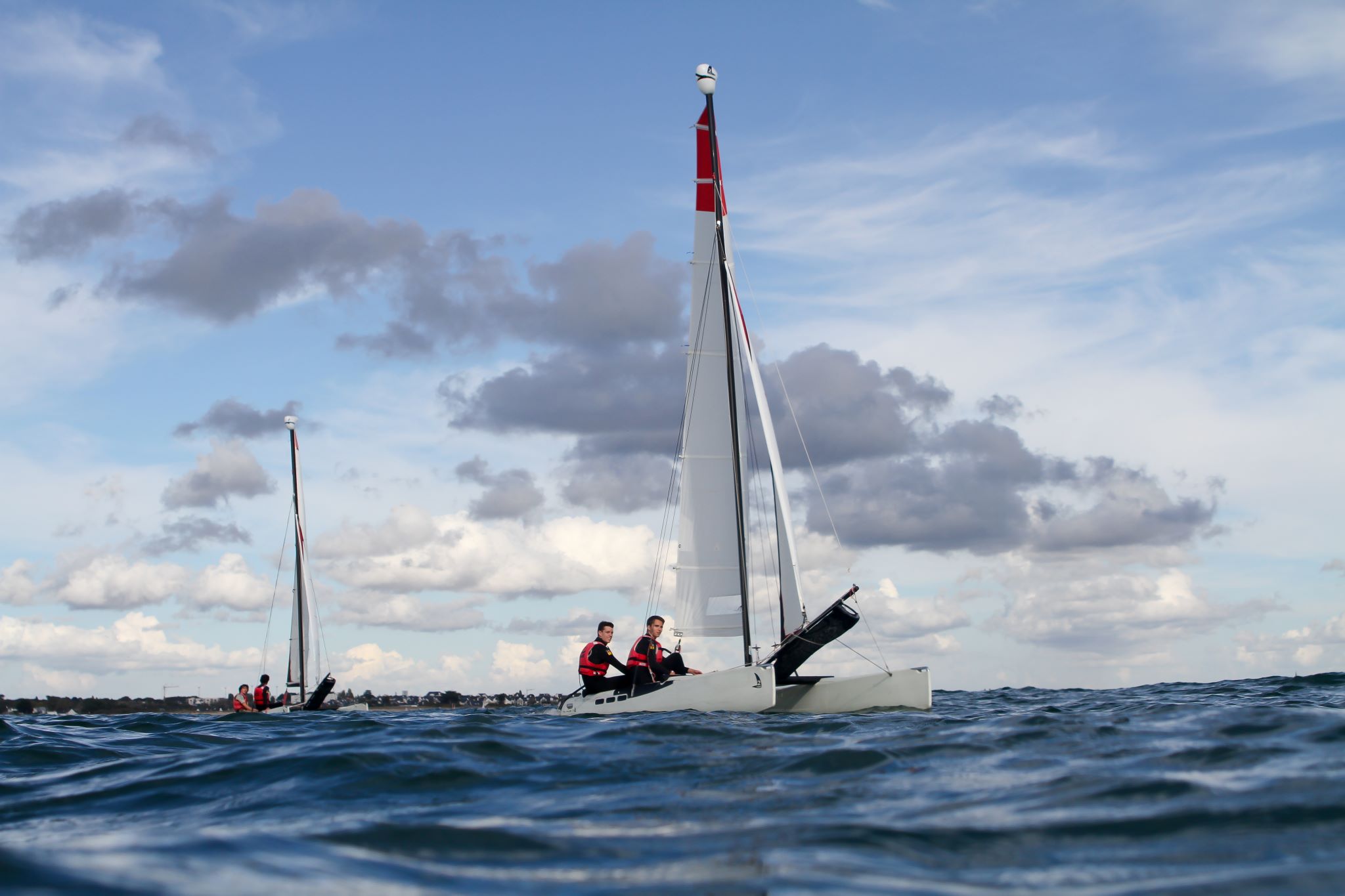 Sortie en mer, cours de catamaran à Larmor-Plage (Morbihan, Bretagne Sud) - ©Thomas Deregnieaux - Breizhbox