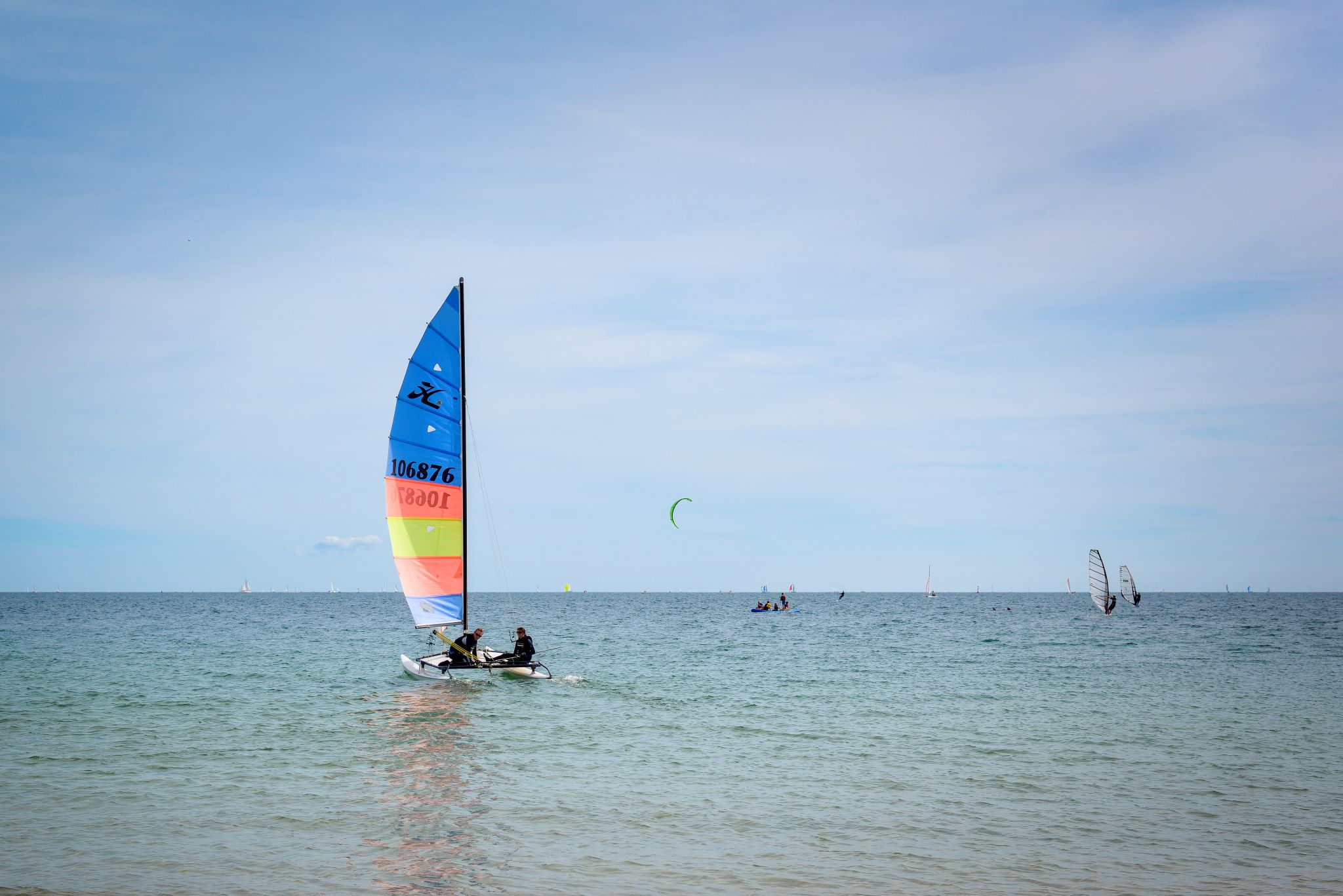 Cours de catamaran et de sports nautiques sur la plage de Kerguélen à Larmor-Plage (Morbihan) - ©Emmanuel Lemée - LBST