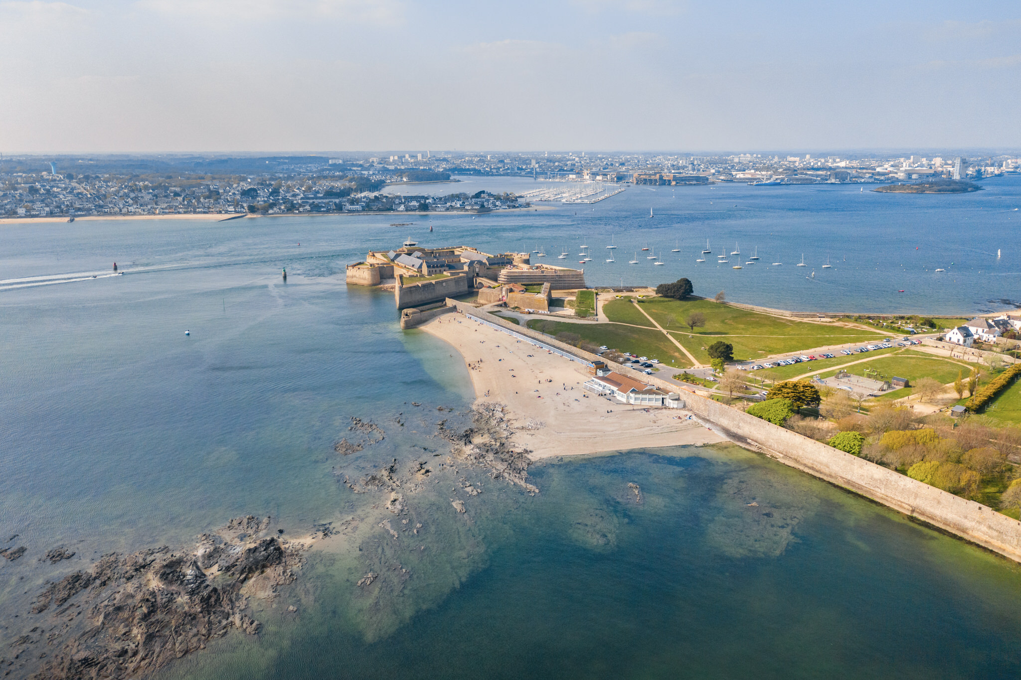 Vue aérienne de la Citadelle de Port-Louis et de la rade de Lorient (Morbihan) - ©Thibault Poriel - LBST